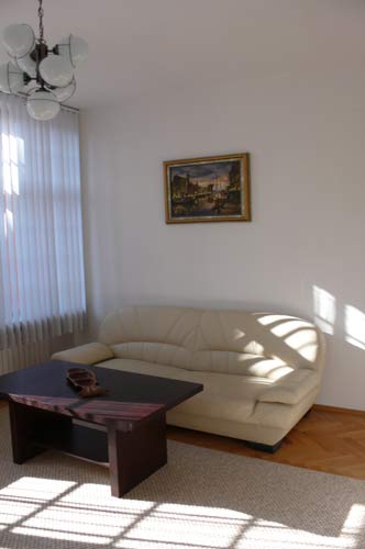 Apartament Gdask Mariacka 80-833 Gdask ul. Mariacka 14-15 Salon - sofa skrzana, rozkadana dla dwch osb