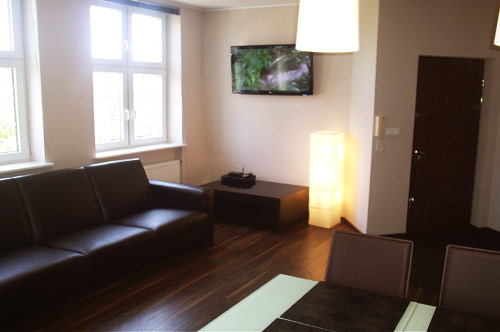 Apartamenty Gdask wynajem Kwatery Prywatne Gdask Hotele Gdask Apartament do wynajcia w Gdasku. Luksusowy Apartament do wynajcia w Gdasku przy Kaplicy Krlewskiej. Salon z TV Sat/HD. Adres apartamentu 80-835 Gdask ulica Grobla II nr 12-14C