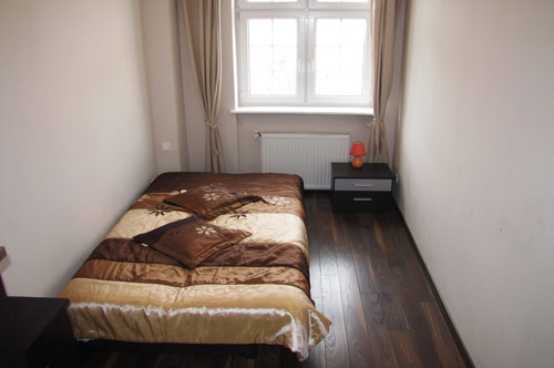 Apartamenty Gdask wynajem Kwatery Prywatne Gdask Hotele Gdask Apartament do wynajcia w Gdasku. Luksusowy Apartament do wynajcia w Gdasku przy Kaplicy Krlewskiej. Sypialnia mniejsza. Adres apartamentu 80-835 Gdask ulica Grobla II nr 12-14C