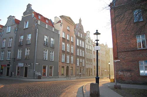 Apartamenty Gdańsk wynajem Starówka ZŁOTA BRAMA - widok na ulicę Ogarną