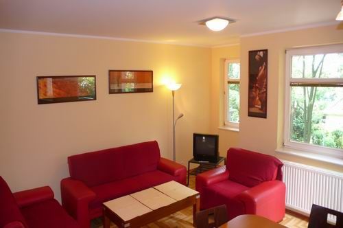 Apartament w Sopocie do wynajcia. Sopot Dwupoziomowy. Salon na I pitrze - ujcie od kuchni. Zapraszamy na wakacje nad morzem w 2010 i 2011!!