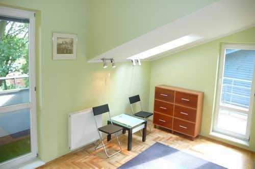 Apartament w Sopocie do wynajcia. Sopot Dwupoziomowy. Sypialnia Nr 3 z tarasem, ujcie z ka. Zapraszamy na wakacje nad morzem w 2010 i 2011!!