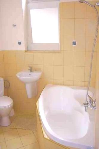 Polen Zoppot Appartement Monte Cassino 2. Badezimmer - Haartrockener, automatische Waschmaschine, Dusche, WC. Polen Zoppot Appartement Monte Cassino 2 empfehle Ihnen Neues Jahr 2007 in Polen`s Appartemente  an der See.
